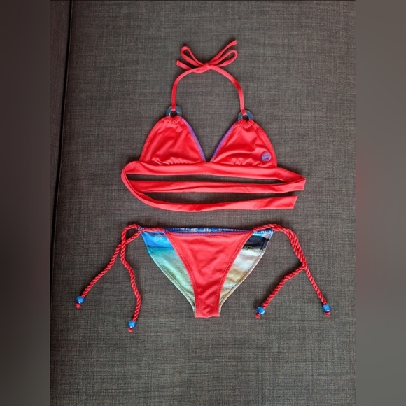 Aaron Chang bikini - Picture 2 of 7